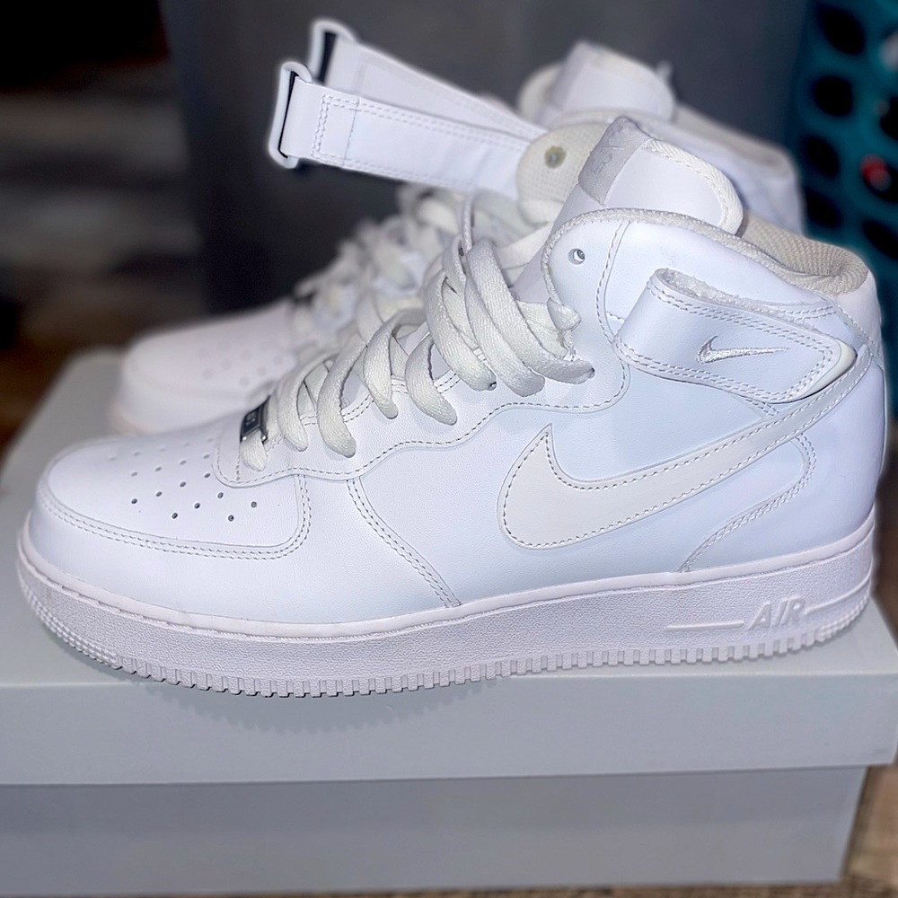 NIKE AIRFORCE 1 MID ‘07